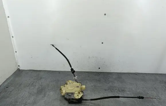 Volkswagen PASSAT B6 Front door lock 3C1837016A