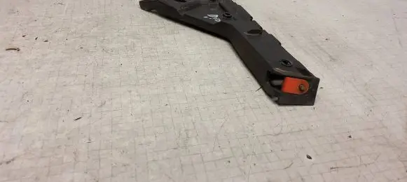 Opel Insignia A Front bumper mounting bracket 13238444