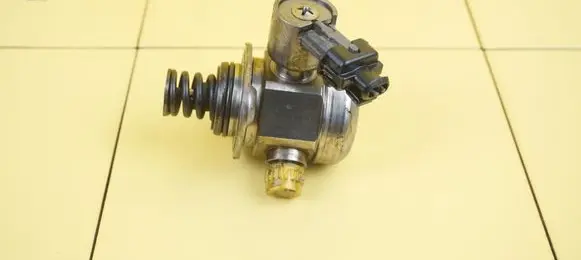 Ford Kuga II Fuel injection high pressure pump BM5G9D376BB JQMA