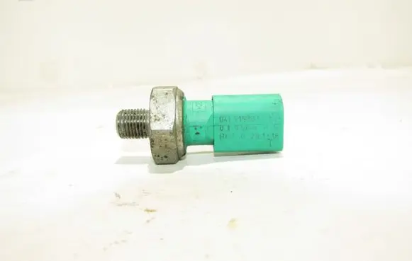 Volkswagen Caddy Oil pressure sensor 04l919081