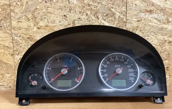 Ford Mondeo Mk III Speedometer (instrument cluster) 1S7F10841 44ZU187 6620