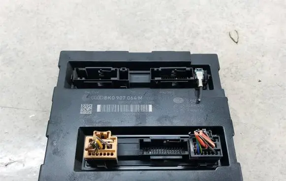Audi A4 S4 B8 8K Comfort/convenience module 8K0907064M