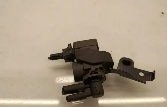 Renault Koleos I Turbo solenoid valve