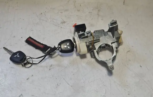Mitsubishi Lancer Ignition lock MR587993