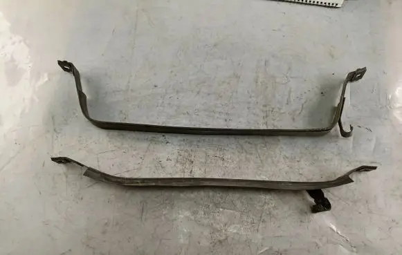 Volkswagen Fox Fuel tank mounting bracket 