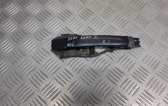 Seat Leon (1M) Front door exterior handle/bracket 