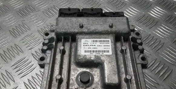 Ford Kuga II Engine control unit/module DV4112A650BG