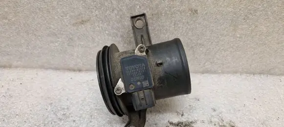 Toyota Auris 150 Mass air flow meter 2220431010 1974005001 02J09
