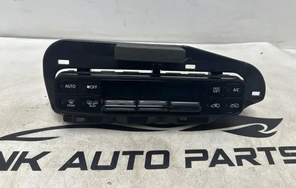 Toyota Auris E180 Climate control unit 75H695