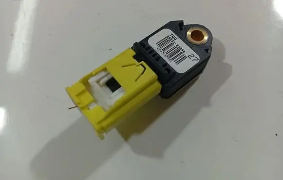 Toyota Auris 150 Airbag deployment crash/impact sensor 8983102060