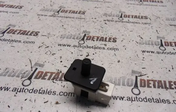 Mercedes-Benz E W211 Front door sensor A2028209410