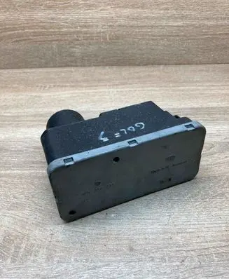 Volkswagen Golf III Central locking vacuum pump 1H0962257