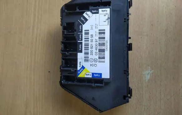 Mercedes-Benz S W220 Seat control module 2208215058 03463097