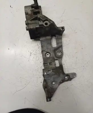 Volkswagen PASSAT B7 USA Generator/alternator bracket 04L903143DE