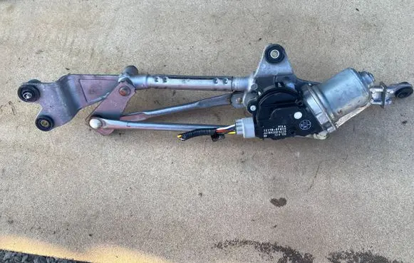 Suzuki SX4 S-Cross Front wiper linkage and motor 3811061M00 AE1593006220