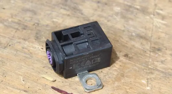 Audi A4 S4 B9 Battery relay fuse 4F0915519 160236