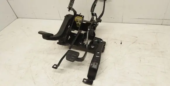 Seat Alhambra (Mk1) Brake pedal 7M1721141