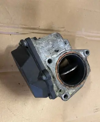 Volkswagen Caddy Throttle valve 03G128063A