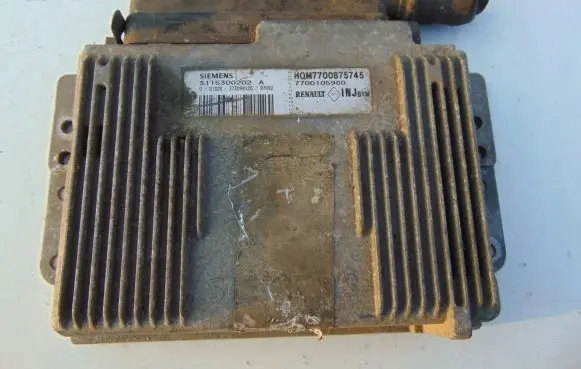 Renault Scenic III - Grand scenic III Engine control unit/module 7700875745