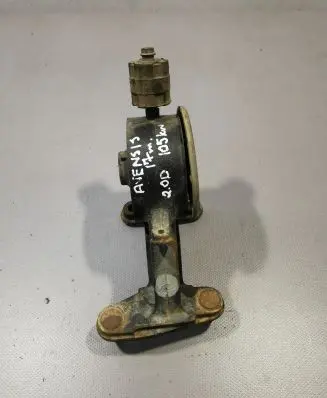 Toyota Avensis T270 Engine mount bracket