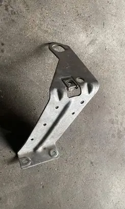 BMW X6 E71 Fender mounting bracket 7188836
