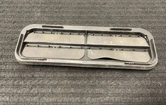 Quarter panel pressure vent