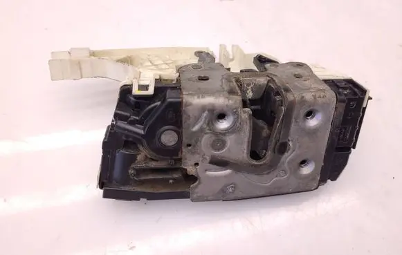 Man TGE 1gen Rear door lock 7C0843014BM