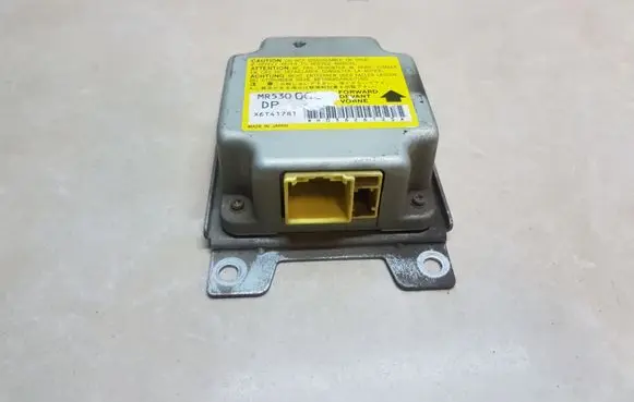 Mitsubishi Pajero Sport I Airbag control unit/module MR530002