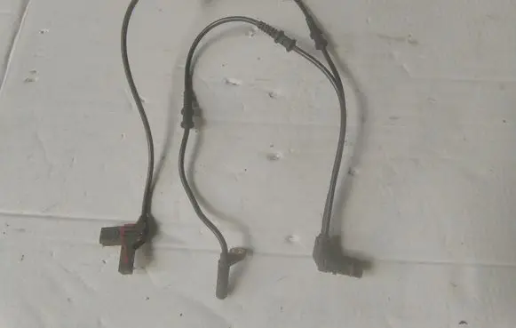 Mercedes-Benz C AMG W203 ABS brake wheel speed sensor A2035400417 A2035401505