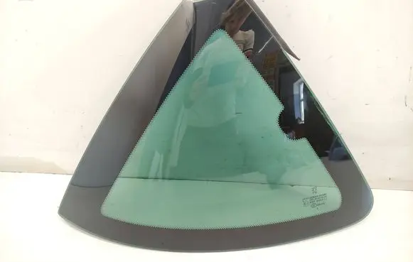 Peugeot 407 Rear vent window glass DOT39AS3M445 E000188 43R005013