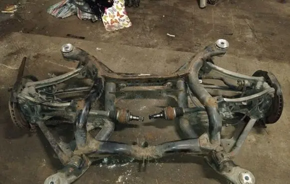 Volkswagen Touareg II Rear subframe NOCODE
