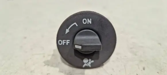 Passenger airbag on/off switch