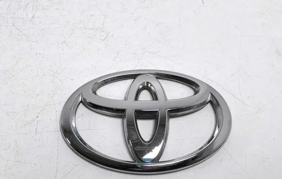 Toyota Auris 150 Manufacturer badge logo/emblem 75312-0D010