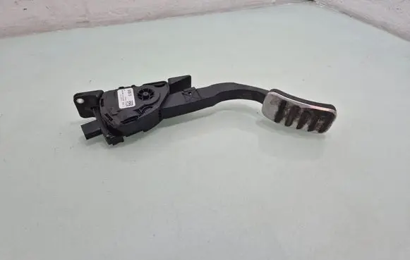 Volvo V40 Accelerator throttle pedal 31341777