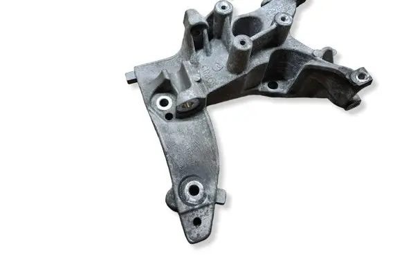 Citroen DS3 Engine mounting bracket 9674030280