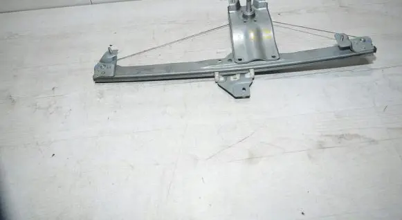 Rear door manual window regulator
