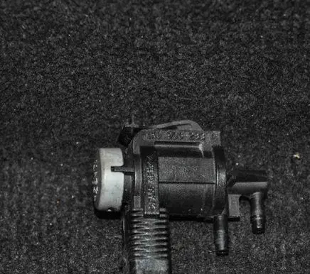 Audi A1 Turbo solenoid valve 1K0906283A