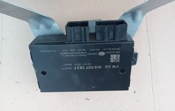 Volkswagen PASSAT B6 Tow bar trailer control unit/module 1K0907383F 5DS01015440