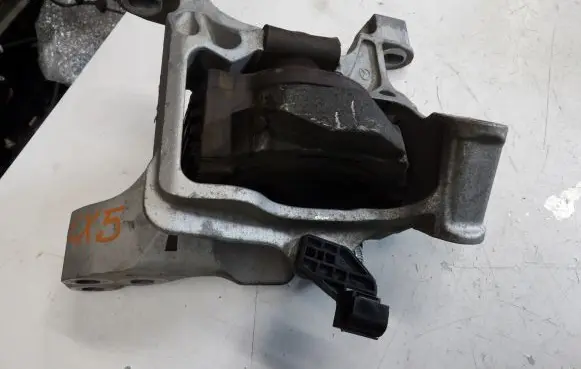Mazda CX-5 II Engine mount bracket