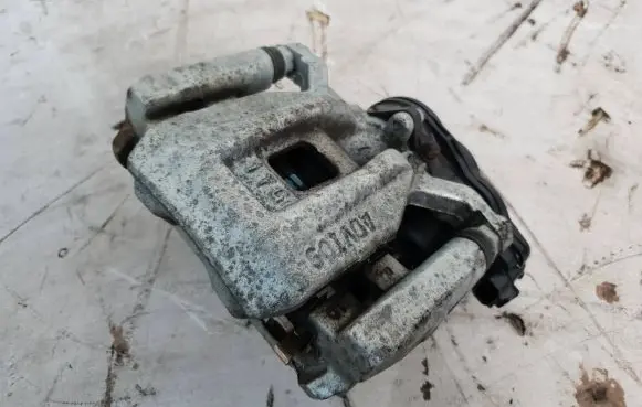 Lexus RX 450H Rear brake caliper