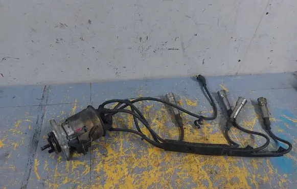 Volkswagen Polo III 6N 6N2 6NF Spark distributor 0237521061