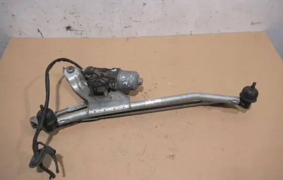 Renault Sandero I Front wiper linkage and motor 8200619512