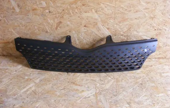 Toyota Corolla Verso E121 Front bumper upper radiator grill