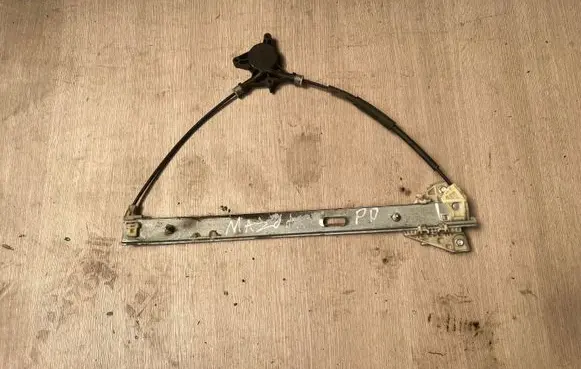 Mazda 3 I Front window lifting mechanism without motor