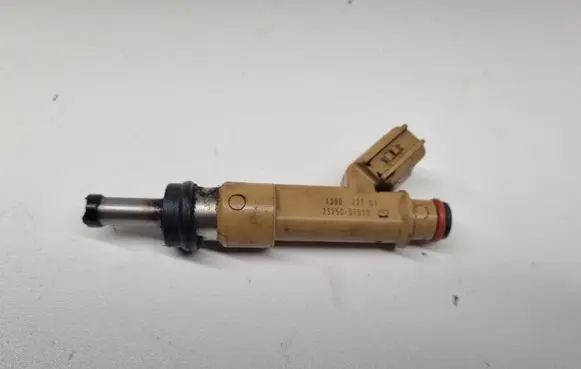 Toyota Auris E180 Fuel injector 232500T030 130022704