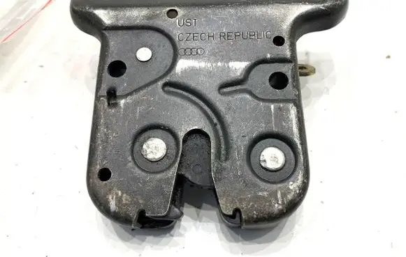 Audi A3 S3 8P Tailgate exterior lock 