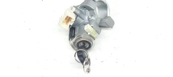 Toyota Avensis T270 Ignition lock 450200203 626734000 897830F010