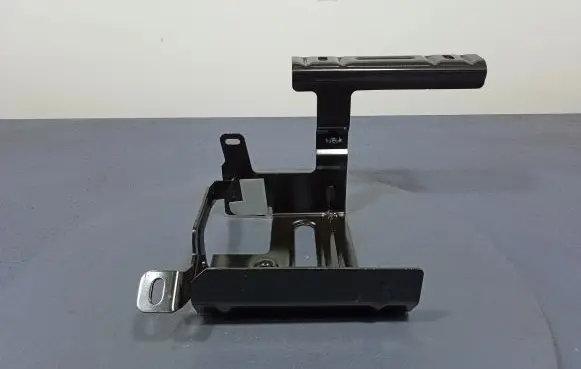 BMW X3 E83 Battery box tray 9117801
