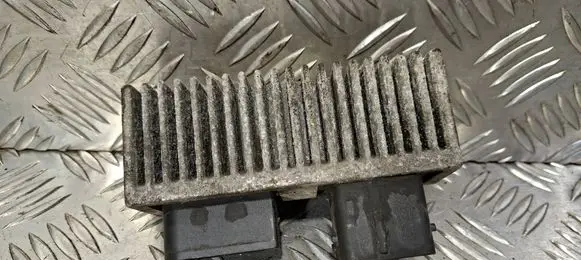 Nissan Juke I F15 Glow plug pre-heat relay 8200558438A