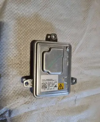 Chrysler Pacifica Headlight ballast module Xenon 130732932015